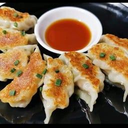 GUSTO เกี๊ยวซ่า