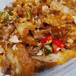 หมูกรอบผัดพริกเกลือผัดแห้ง