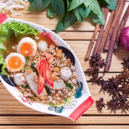 ก๋วยเตี๋ยวต้มยำไข่