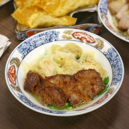 เกี๊ยวกุ้ง หมูแดง