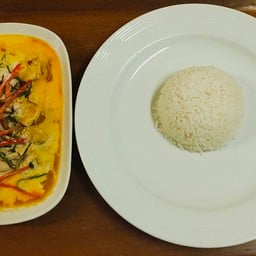 แพนงไก่ เสริฟ พร้อม ข้าว