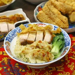 บะหมี่เกี๊ยวกุ้ง หมูกรอบ