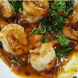 ผัดพริกเผากุ้งราดข้าว