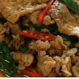 ผัดพริกเผาหมูนุ่มราดข้าว