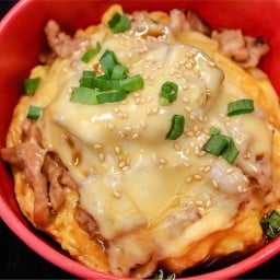 ข้าวไข่ข้นหมูชีส