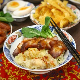 บะหมี่เกี๊ยวกุ้ง หมูแดงอบน้ำผึ้ง