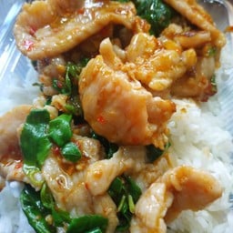 ข้าวกะเพราหมูชิ้น