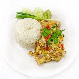 D ข้าวราดแหนมผัดไข่