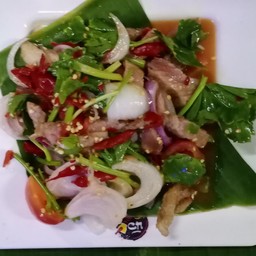 ยำคอหมูย่าง