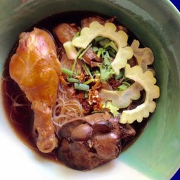 เส้นหมี่น่อง