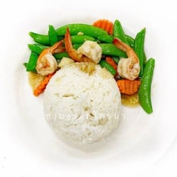 D ข้าวราดผัดถั่วลันเตา กุ้ง