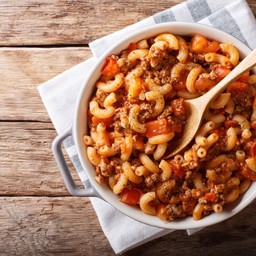 มักกะโรนีซอสมะเขือเทศหมูสับ