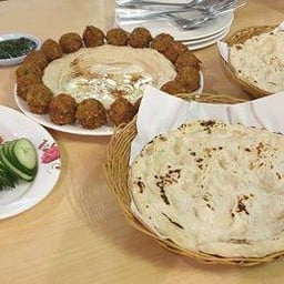 Hummus, Falafel, Tahini, Vegetables, Pickles And Pita Bread - Large Set [H3]