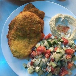 Schnitzel (Breaded Chicken Cutlet) With Hummus And Salad [Z3]
