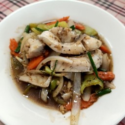 กุ้ง ปลาหมึก ทะเล กระพง ผัดพริกไทดำ