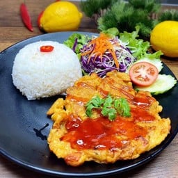 ไข่เจียวถั่วลูกไก่ทรงเครื่องราดข้าว