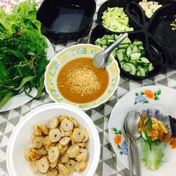 ศิวพรแหนมเนือง เจ้อ้วนเจ้าเก่า ตลาดห้าแยก ถนนอดุลยเดช  ใกล้ต้นยางใหญ่