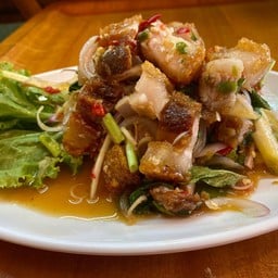 ยำหมูกรอบ