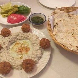 Babaganoush, Falafel, Tahini, Vegetables, Pickles And Pita Bread Small Set [B2]