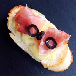 ขนมปังหน้าพาร์มาแฮม