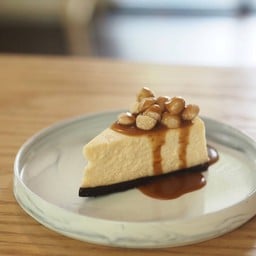 MACADAMIA CHEESECAKE