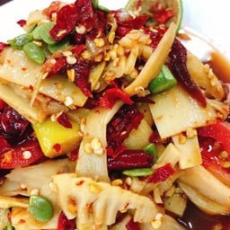 ตำหน่อไม้