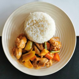 ข้าวราดผัดเปรี้ยวหวาน