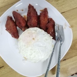 ข้าวปีกไก่กรอบซอสมะเขือเทศ