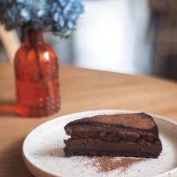 Caramellow chocolate cake