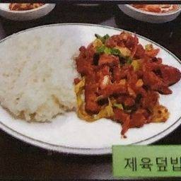 ข้าวหน้าผัดหมูเกาหลี