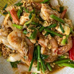 ผัดผงกระหรี่ราดข้าวกุ้ง