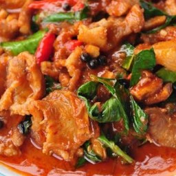 ผัดพริกแกงหมูชิ้น