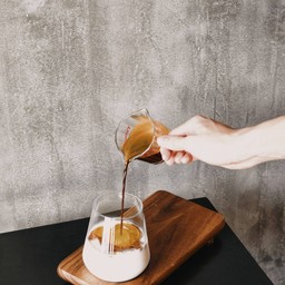 คาเฟ่ลาเต้เย็น (ไม่หวาน)