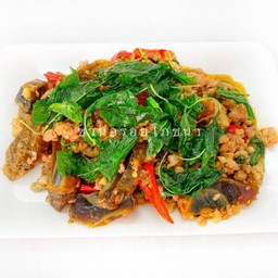 D ไข่เยี่ยวม้ากะเพรา หมูสับ