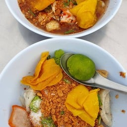 เจ๊เกียงก๋วยเตี๋ยวต้มยำ ตลาดโต้รุ่งประจวบ