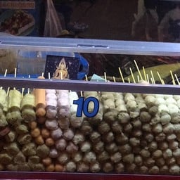 ลูกชิ้นทอด&ปลาหมึกสดย่าง