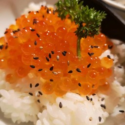 ข้าวไข่แซลมอน