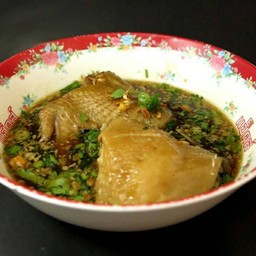 ก๋วยเตี๋ยวปีก+สะโพกไก่ พิเศษ