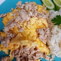 ข้าวไข่ขยี้หมูสับ