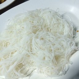 เส้นหมี่ลวก