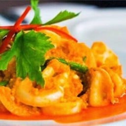 ปลาหมึกผัดไข่เค็มเป็นกับ