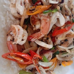 กุ้งผัดพริกไทยดํา