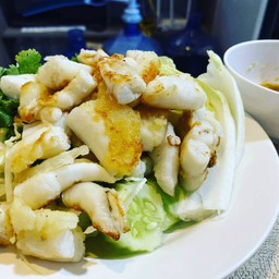 กระเพรา ไข่หมึกทอด อ่อนนุช