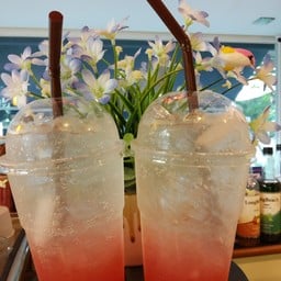 สตอเบอรี่โซดา