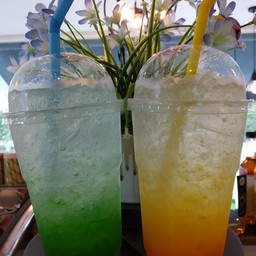 แอปเปิลเขียวและเสาวรสโซดา