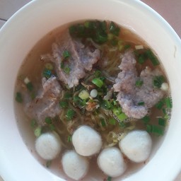 บะหมี่หมูสับลูกชิ้นปลา