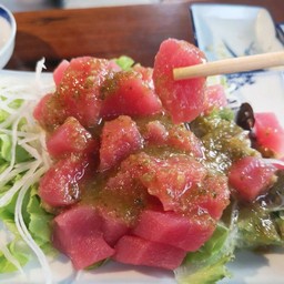 ทูน่าแซ่บ