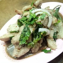 น้ำตกคอหมูย่าง