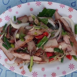 ยำคอหมูย่าง