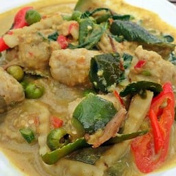 ลูกชิ้นปลากรายผัดเขียวหวาน (เล็ก)